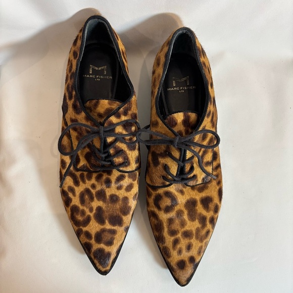 MARC FISHER Sz 8 Leopard Print Lace-Up Brogues Pony Hair Pointy Toe Shoes - Picture 2 of 9